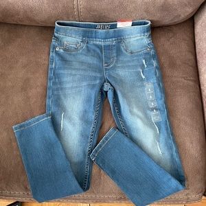 Brand new mid-rise Justice slip-on jeans!